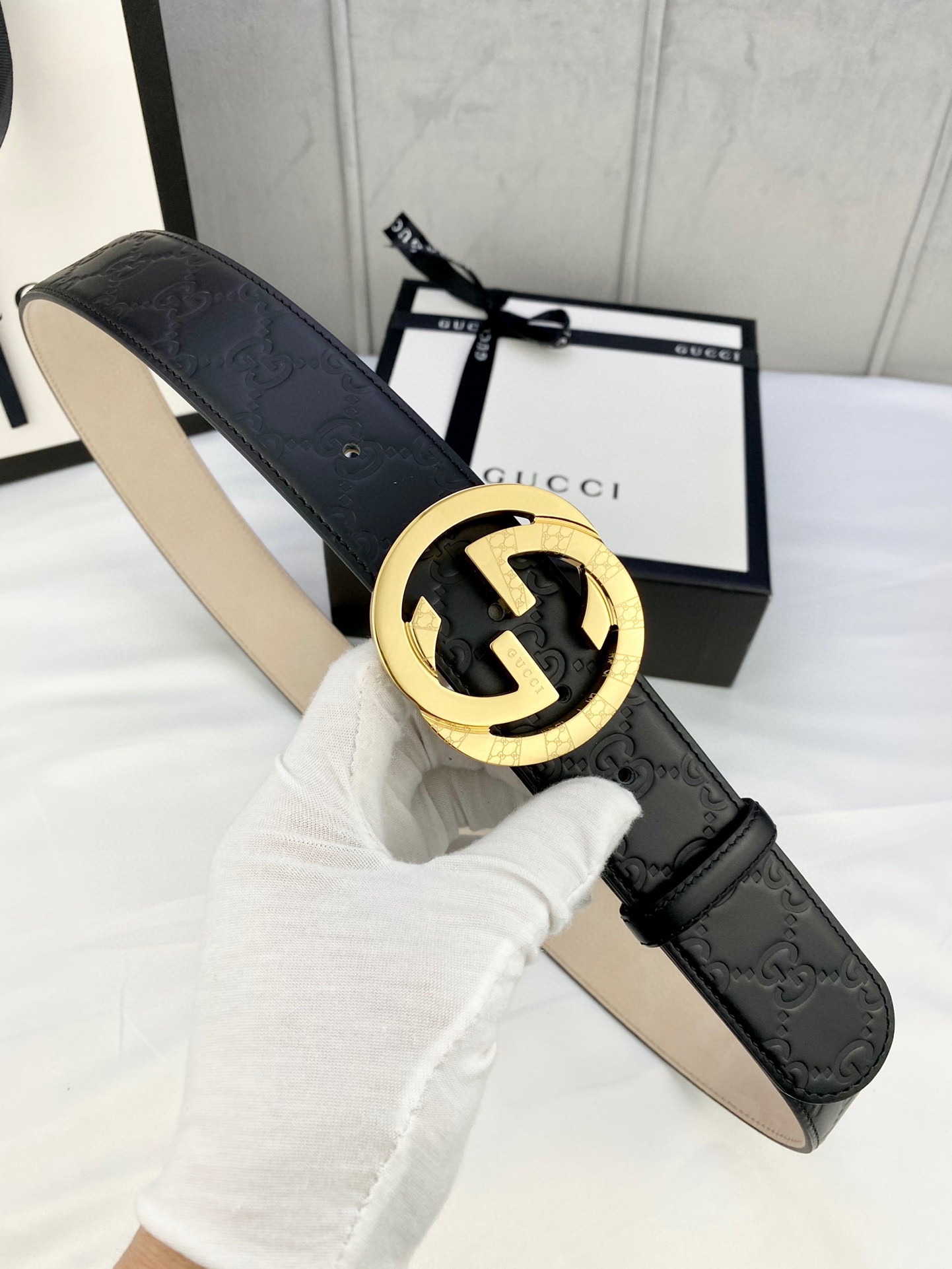 Gucci[正]互扣式双G带扣腰带宽度4.0采用光滑原版小牛皮热压印技术的GucciSignature皮