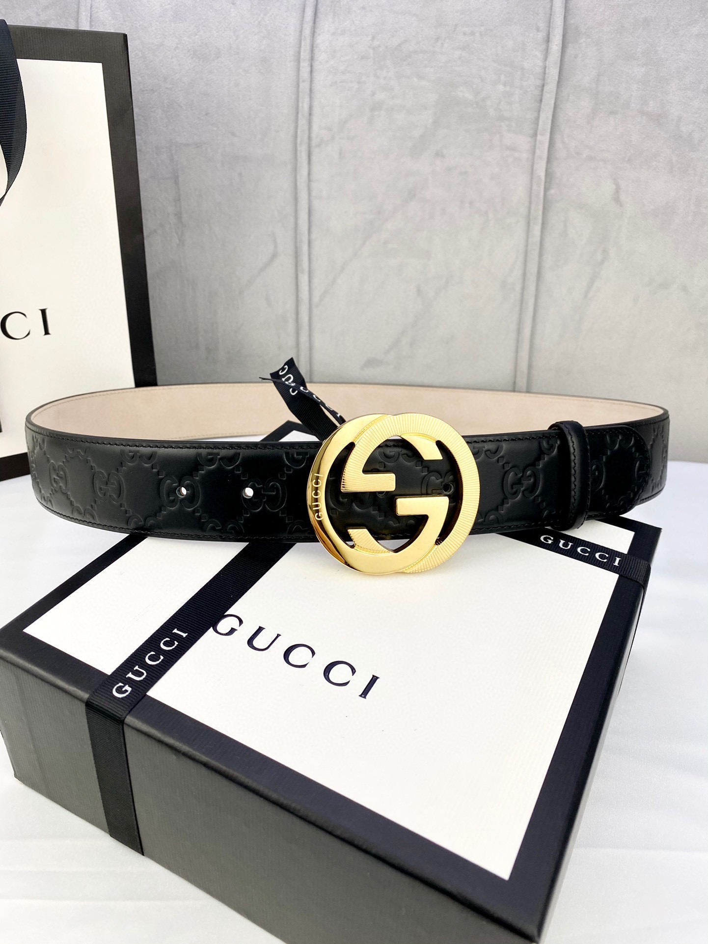 Gucci[正]互扣式双G带扣腰带宽度4.0采用光滑原版小牛皮热压印技术的GucciSignature皮