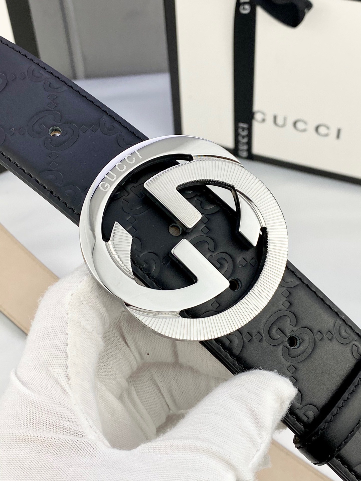 Gucci[正]互扣式双G带扣腰带宽度4.0采用光滑原版小牛皮热压印技术的GucciSignature皮