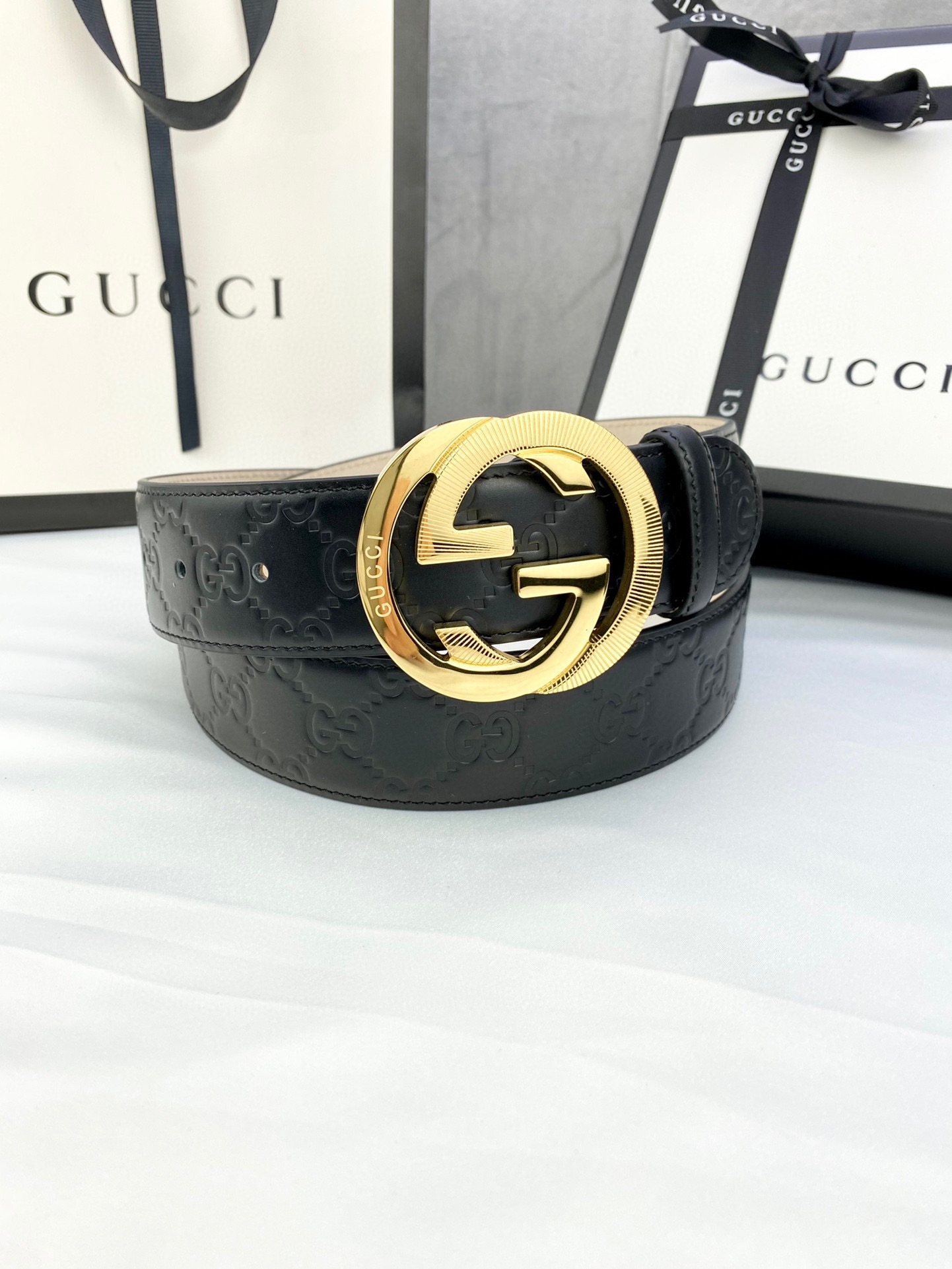 Gucci[正]互扣式双G带扣腰带宽度4.0采用光滑原版小牛皮热压印技术的GucciSignature皮