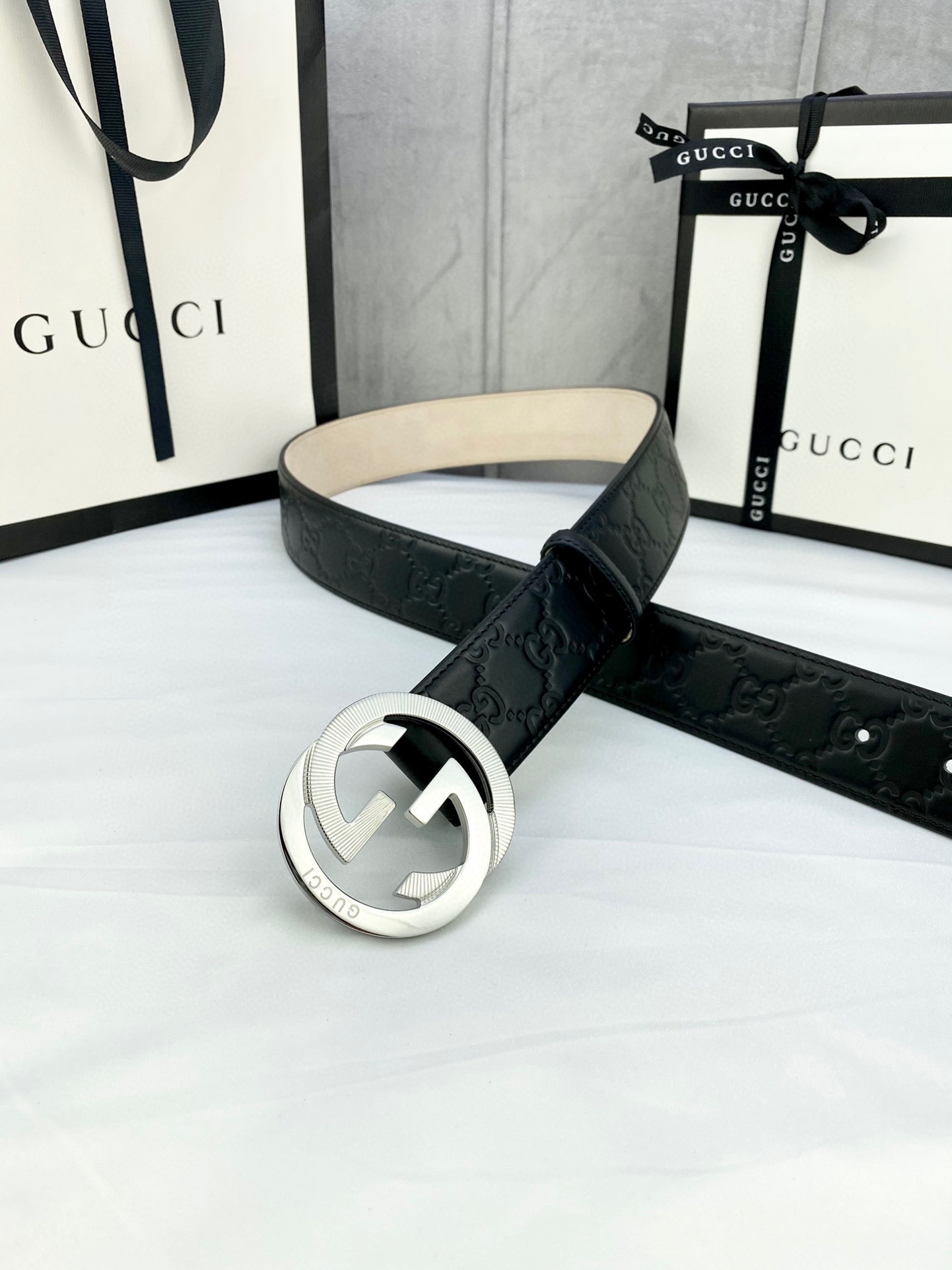 Gucci[正]互扣式双G带扣腰带宽度4.0采用光滑原版小牛皮热压印技术的GucciSignature皮