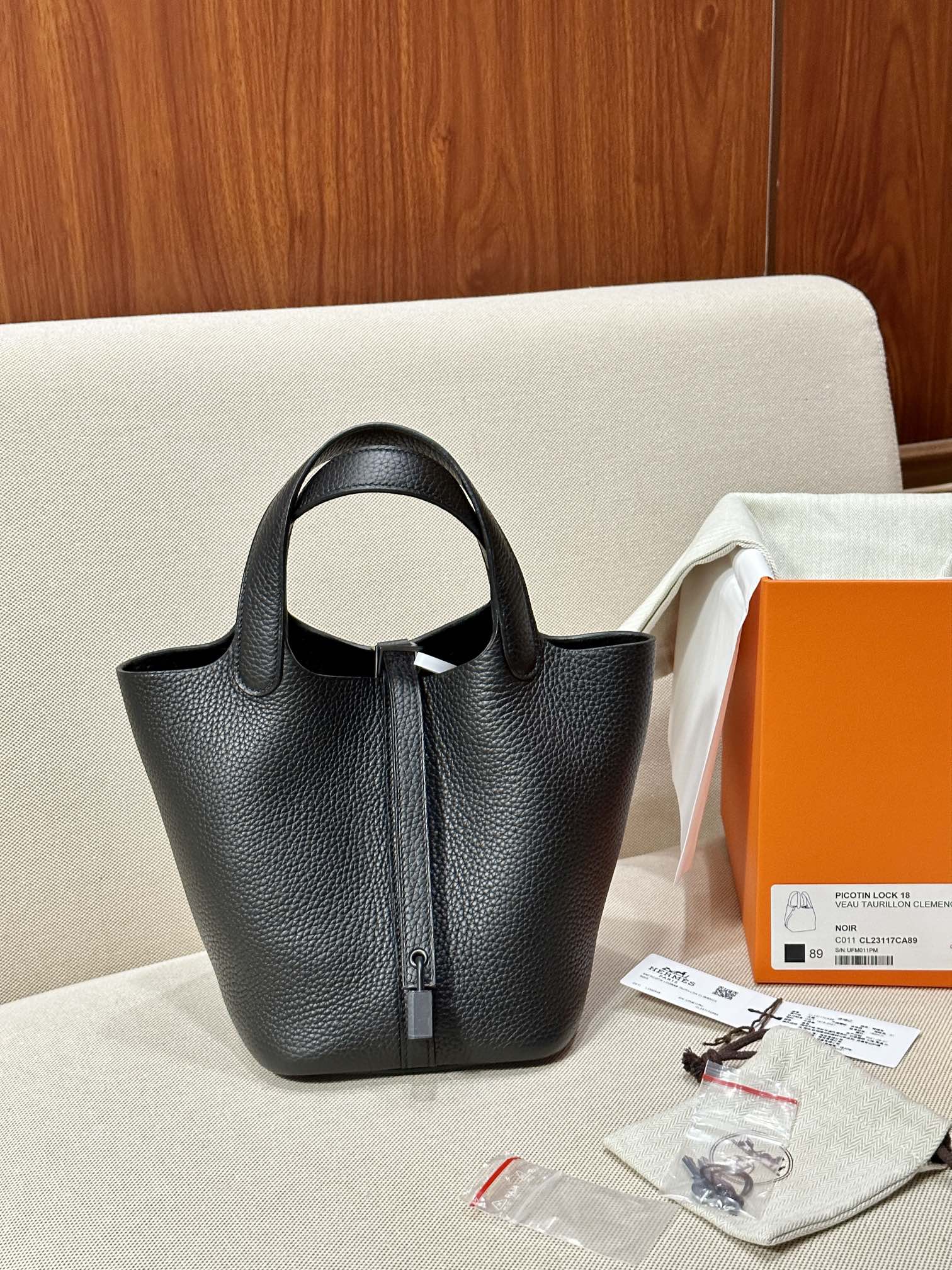 HERMES SO BLACK Picotin 18 Taurillon Clemence