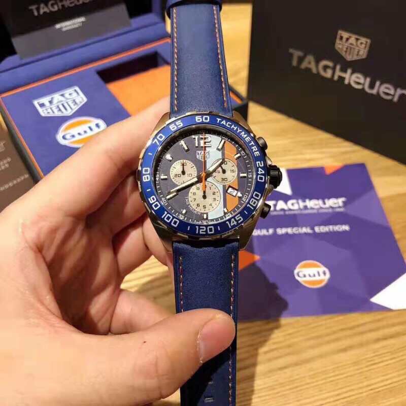 NO:152939,The new high-value model has been launched. Tagheuer F1 series GULF special edition quartz men's watch, original single product!  Six-pin chronograph with calendar!  Original Swiss quartz movement!  The blue real matte strap special limited watch box is the same as the watch's color!  The counter is sold for more than 10,000 yuan!  ~43mm watch diameter!  Complete packaging for the counter!  tag heue19860909新款高颜值已上线.Tagheuer 泰格豪雅F1系列GULF特别版石英男士腕表 ,原单货！六针计时带日历！瑞士原装石英机芯！蓝色真实磨砂表带特制限定表盒,与手表颜色一致别具一格！专柜售价一万多！～43mm表径！配专柜全套包装！,,tag heue,Watch