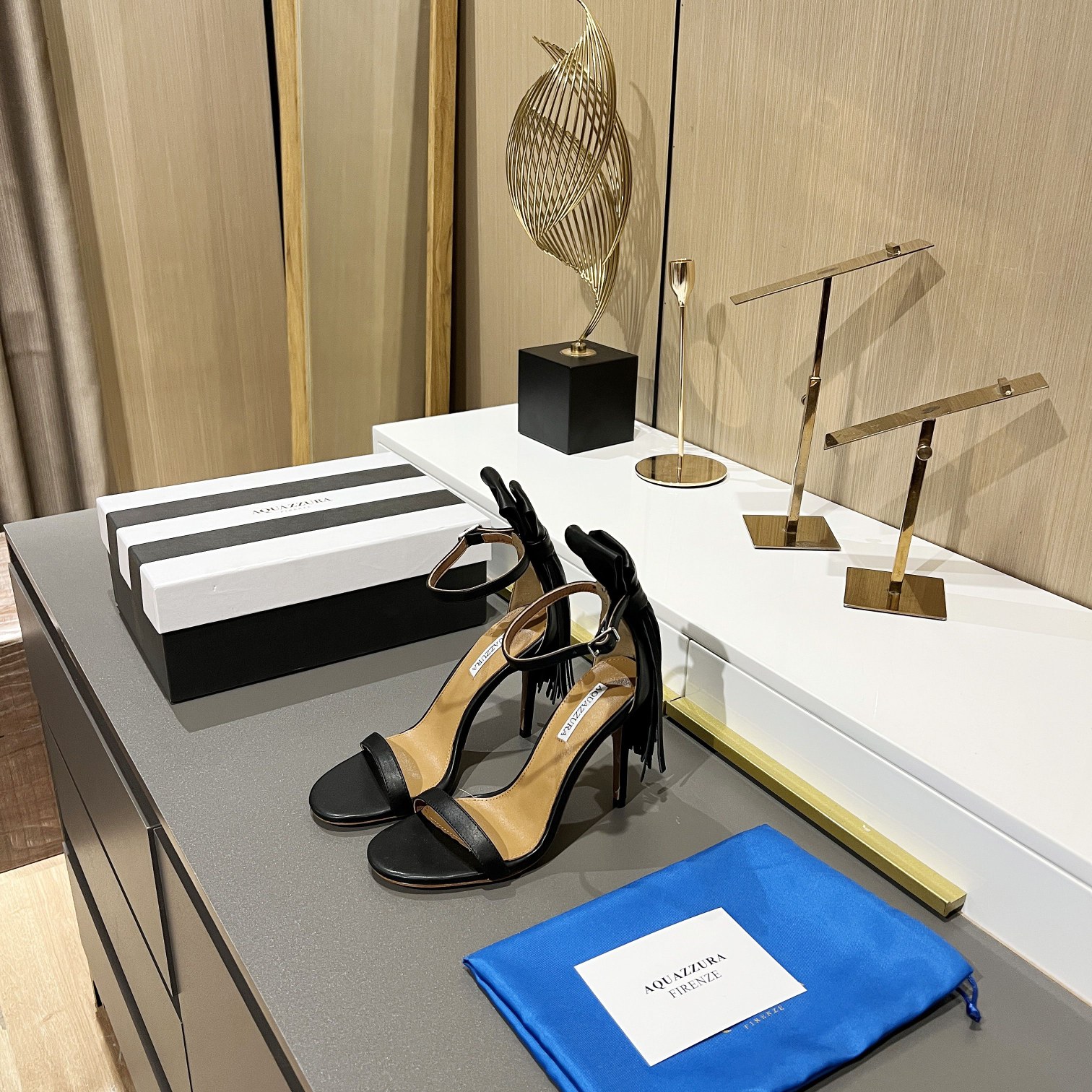 Aquazzura2023巴黎橱窗定