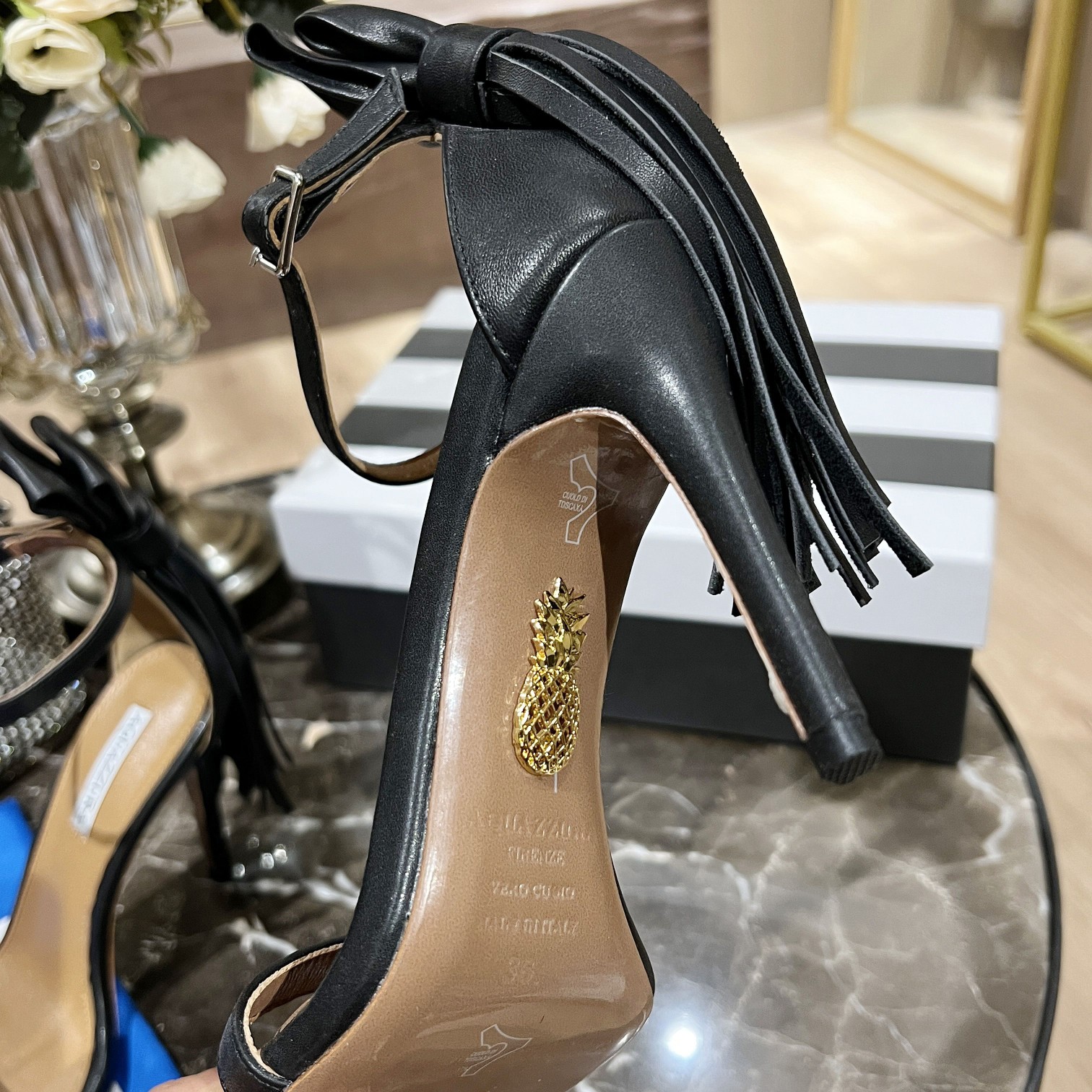 Aquazzura2023巴黎橱窗定