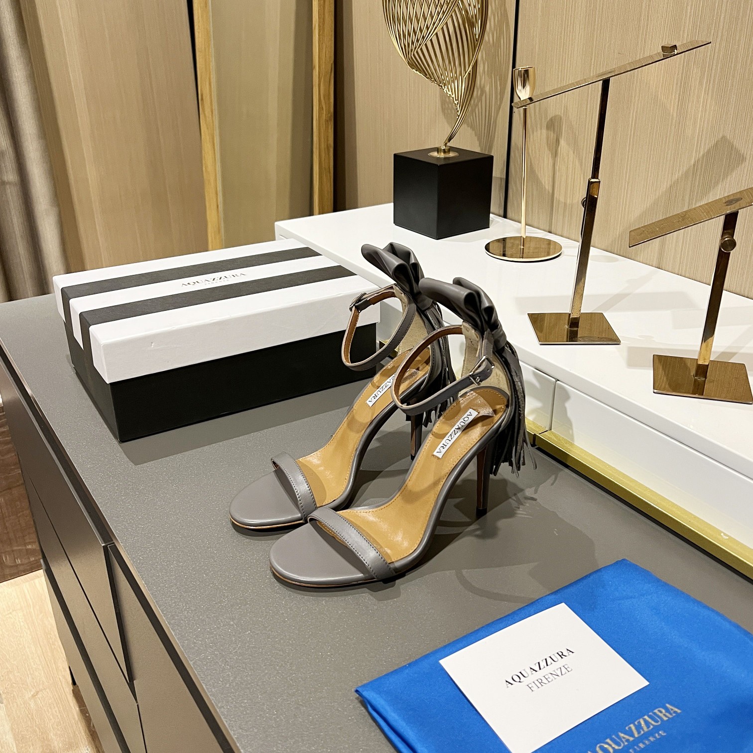 Aquazzura2023巴黎橱窗定