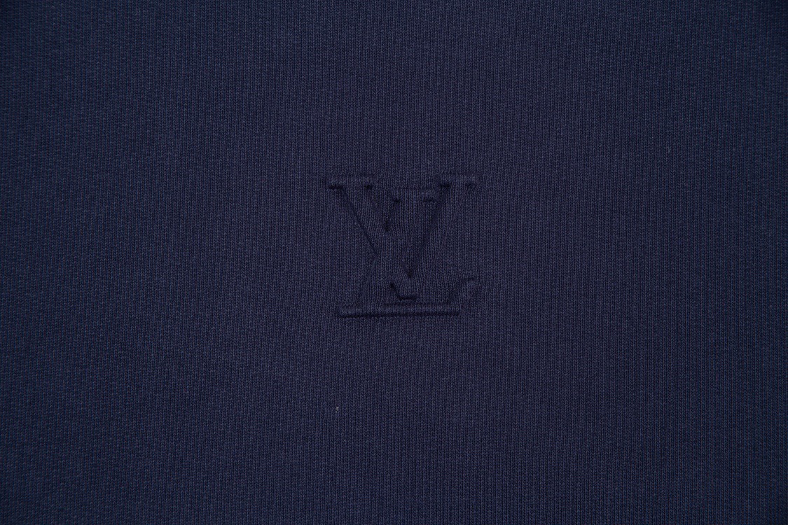 LOUIS VUITTON 路易威登 23ss新色系纯色Logo标识压花图案金典套头圆领卫衣