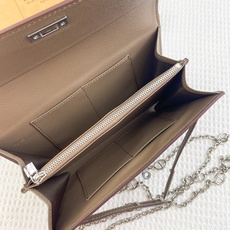 新款爱马仕HERMES kelly 单肩包 。 材质:头层empson 牛皮 尺寸:22*14*6cm 型号:360手 新款爱马仕HERMES kelly 单肩包 。 材质:头层empson 牛皮 尺寸:22*14*6cm 型号:360手