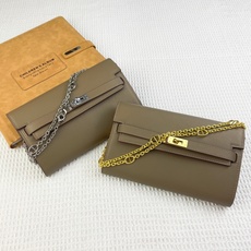 新款爱马仕HERMES kelly 单肩包 。 材质:头层empson 牛皮 尺寸:22*14*6cm 型号:360手 新款爱马仕HERMES kelly 单肩包 。 材质:头层empson 牛皮 尺寸:22*14*6cm 型号:360手