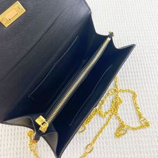 新款爱马仕HERMES kelly 单肩包 。 材质:头层empson 牛皮 尺寸:22*14*6cm 型号:360手 新款爱马仕HERMES kelly 单肩包 。 材质:头层empson 牛皮 尺寸:22*14*6cm 型号:360手