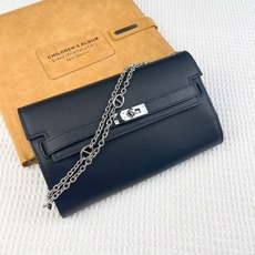 新款爱马仕HERMES kelly 单肩包 。 材质:头层empson 牛皮 尺寸:22*14*6cm 型号:360手 新款爱马仕HERMES kelly 单肩包 。 材质:头层empson 牛皮 尺寸:22*14*6cm 型号:360手