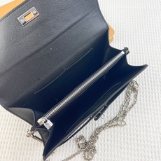 新款爱马仕HERMES kelly 单肩包 。 材质:头层empson 牛皮 尺寸:22*14*6cm 型号:360手 新款爱马仕HERMES kelly 单肩包 。 材质:头层empson 牛皮 尺寸:22*14*6cm 型号:360手
