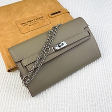 新款爱马仕HERMES kelly 单肩包 。 材质:头层empson 牛皮 尺寸:22*14*6cm 型号:360手 新款爱马仕HERMES kelly 单肩包 。 材质:头层empson 牛皮 尺寸:22*14*6cm 型号:360手