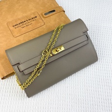 新款爱马仕HERMES kelly 单肩包 。 材质:头层empson 牛皮 尺寸:22*14*6cm 型号:360手 新款爱马仕HERMES kelly 单肩包 。 材质:头层empson 牛皮 尺寸:22*14*6cm 型号:360手