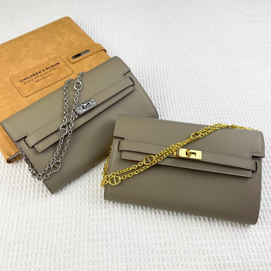 新款爱马仕HERMES kelly 单肩包 。 材质:头层empson 牛皮 尺寸:22*14*6cm 型号:360手 新款爱马仕HERMES kelly 单肩包 。 材质:头层empson 牛皮 尺寸:22*14*6cm 型号:360手