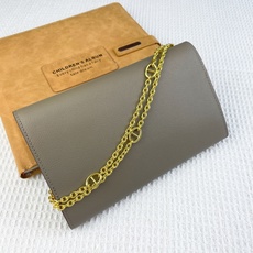 新款爱马仕HERMES kelly 单肩包 。 材质:头层empson 牛皮 尺寸:22*14*6cm 型号:360手 新款爱马仕HERMES kelly 单肩包 。 材质:头层empson 牛皮 尺寸:22*14*6cm 型号:360手