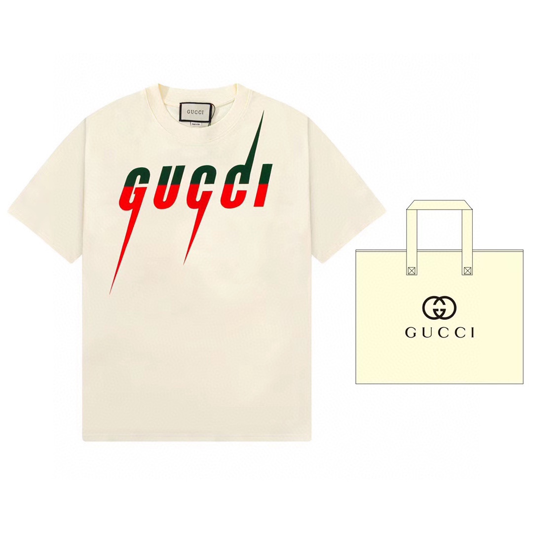 （➕5🉑配手提袋） Gucci 古驰 经典款锋刃印花短袖红绿配色醒目别致，呼应品牌的马术本源 原版面料 官方同款 定制240克同缸染面料 手感非常舒服 春夏最新砖柜同步 OS落肩版型 时尚又个性 超级百搭好看的一款 男女都非常合适 人手…