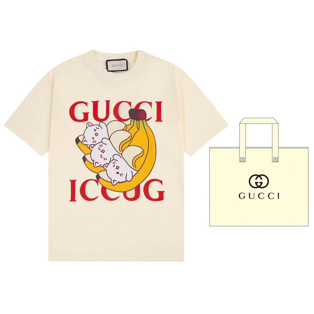 （➕5🉑配手提袋） Gucci 古驰 Gucci x Bananya 联名款Logo香蕉小猫卡通印花短袖 原版面料 官方同款 定制240克同缸染面料 手感非常舒服 春夏最新砖柜同步 OS落肩版型 时尚又个性 超级百搭好看的一款 男女都非…