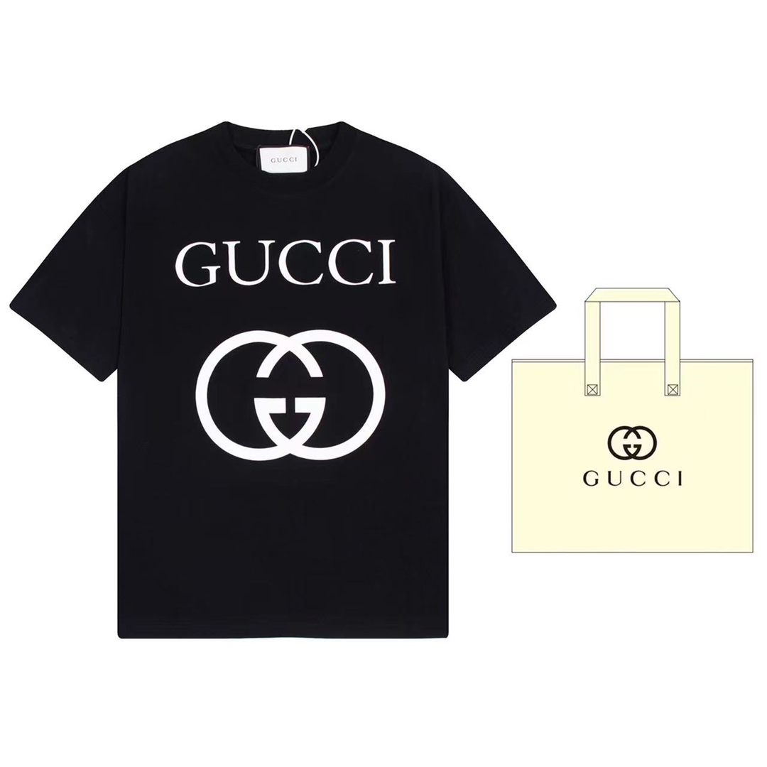 （➕5🉑配手提袋） Gucci 古驰 经典款饰互扣式双G超大造型印花短袖 原版面料 官方同款 定制240克同缸染面料 手感非常舒服 春夏最新砖柜同步 OS落肩版型 时尚又个性 超级百搭好看的一款 男女都非常合适 人手必备款 吊牌 领标 …