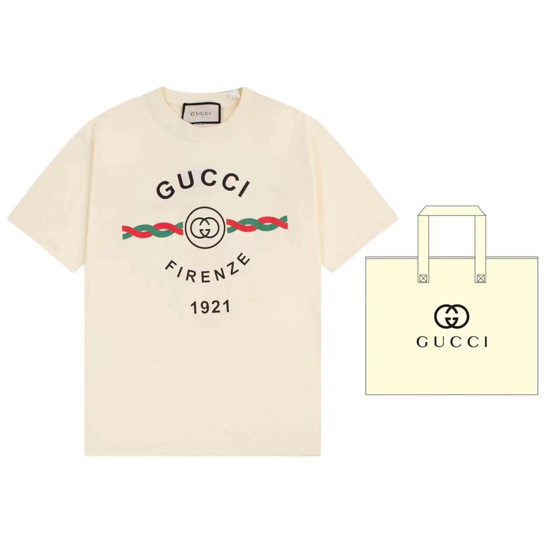 （➕5🉑配手提袋） Gucci 古驰 “Gucci Fircnzc 1921”饰互扣式双G印花短袖 原版面料 官方同款 定制240克同缸染面料 手感非常舒服 春夏最新砖柜同步 OS落肩版型 时尚又个性 超级百搭好看的一款 男女都非常合适…
