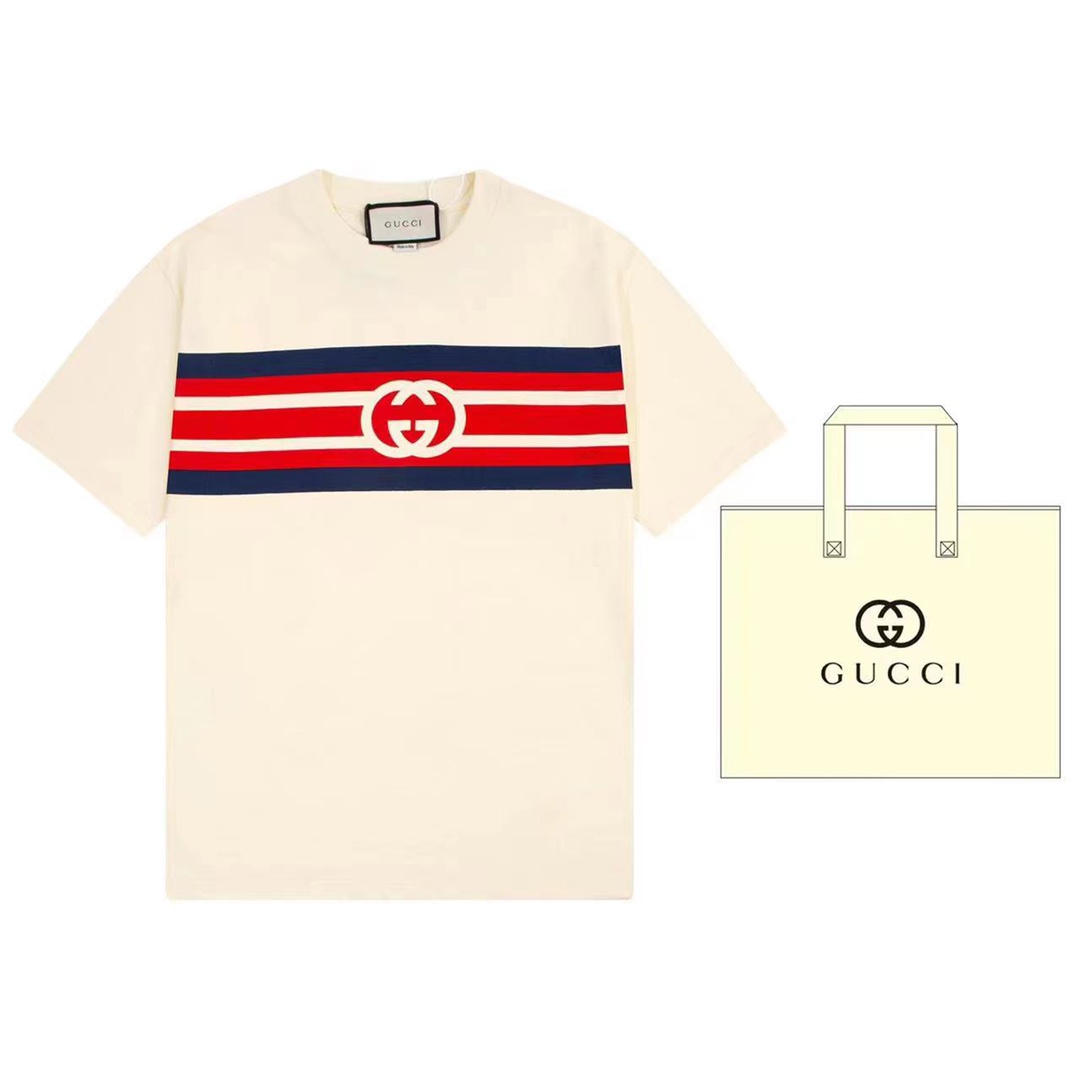 （➕5🉑配手提袋） Gucci 古驰 经典款互扣式双G条纹印花短袖 醒目的红白条纹再现经典织带元素 原版面料 官方同款 定制240克同缸染面料 手感非常舒服 春夏最新砖柜同步 OS落肩版型 时尚又个性 超级百搭好看的一款 男女都非常合适…
