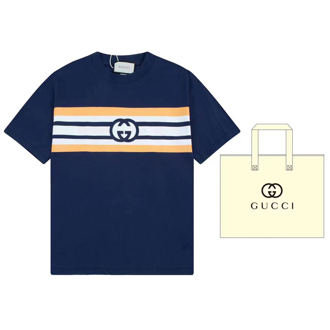 （➕5🉑配手提袋） Gucci 古驰 经典款互扣式双G条纹印花短袖 醒目的红白条纹再现经典织带元素 原版面料 官方同款 定制240克同缸染面料 手感非常舒服 春夏最新砖柜同步 OS落肩版型 时尚又个性 超级百搭好看的一款 男女都非常合适…