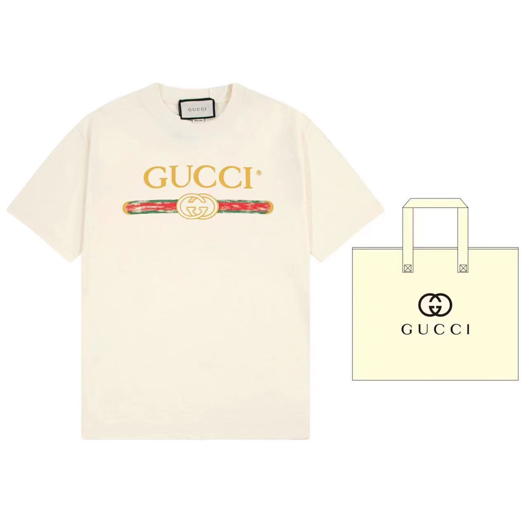 （➕5🉑配手提袋） Gucci 古驰 经典款Gucci标识印花短袖，标识精致升级，灵感源自八十年代复古印花 原版面料 官方同款 定制240克同缸染面料 手感非常舒服 春夏最新砖柜同步 OS落肩版型 时尚又个性 超级百搭好看的一款 男女都…
