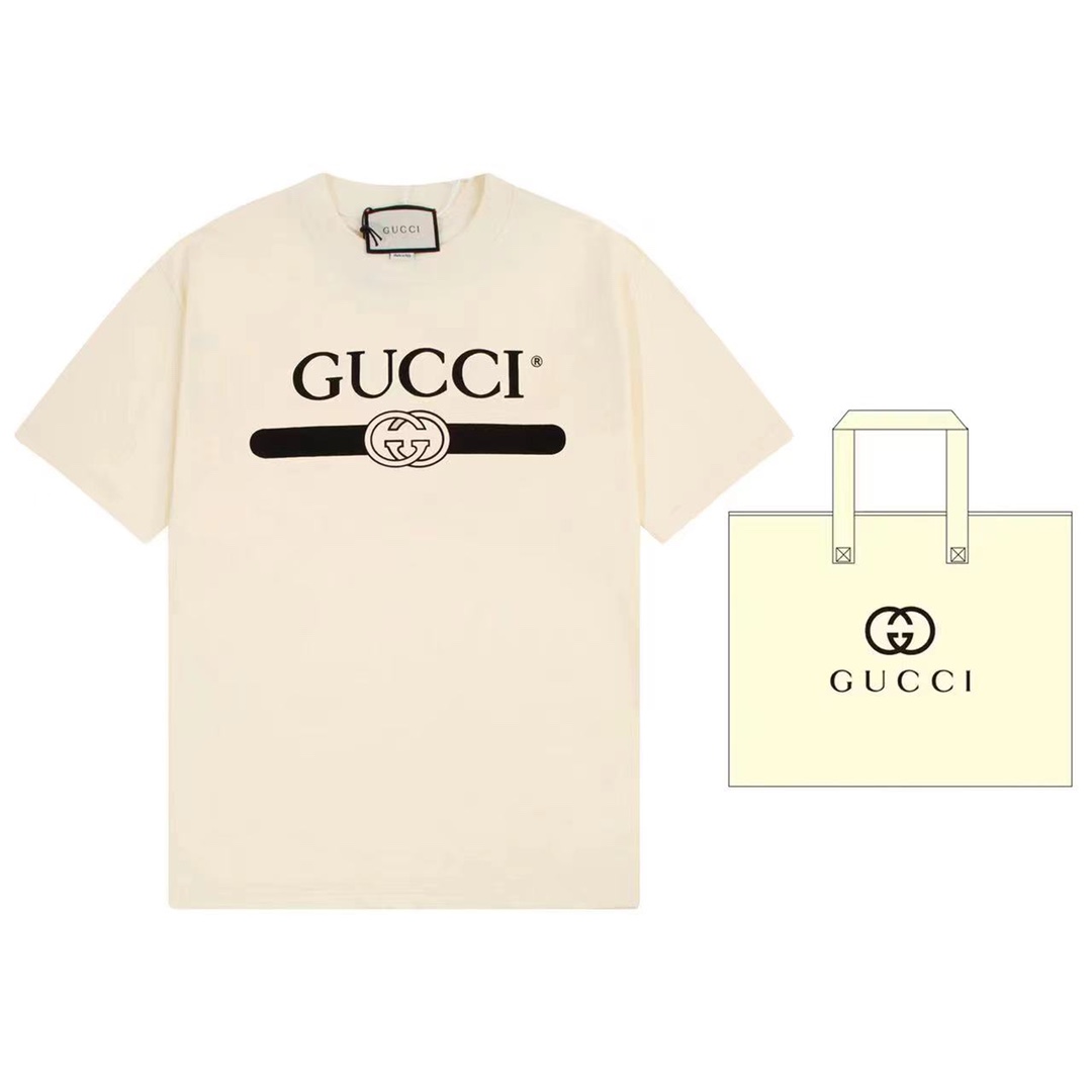 （➕5🉑配手提袋） Gucci 古驰 经典款Gucci标识印花短袖，标识精致升级，灵感源自八十年代复古印花 原版面料 官方同款 定制240克同缸染面料 手感非常舒服 春夏最新砖柜同步 OS落肩版型 时尚又个性 超级百搭好看的一款 男女都…