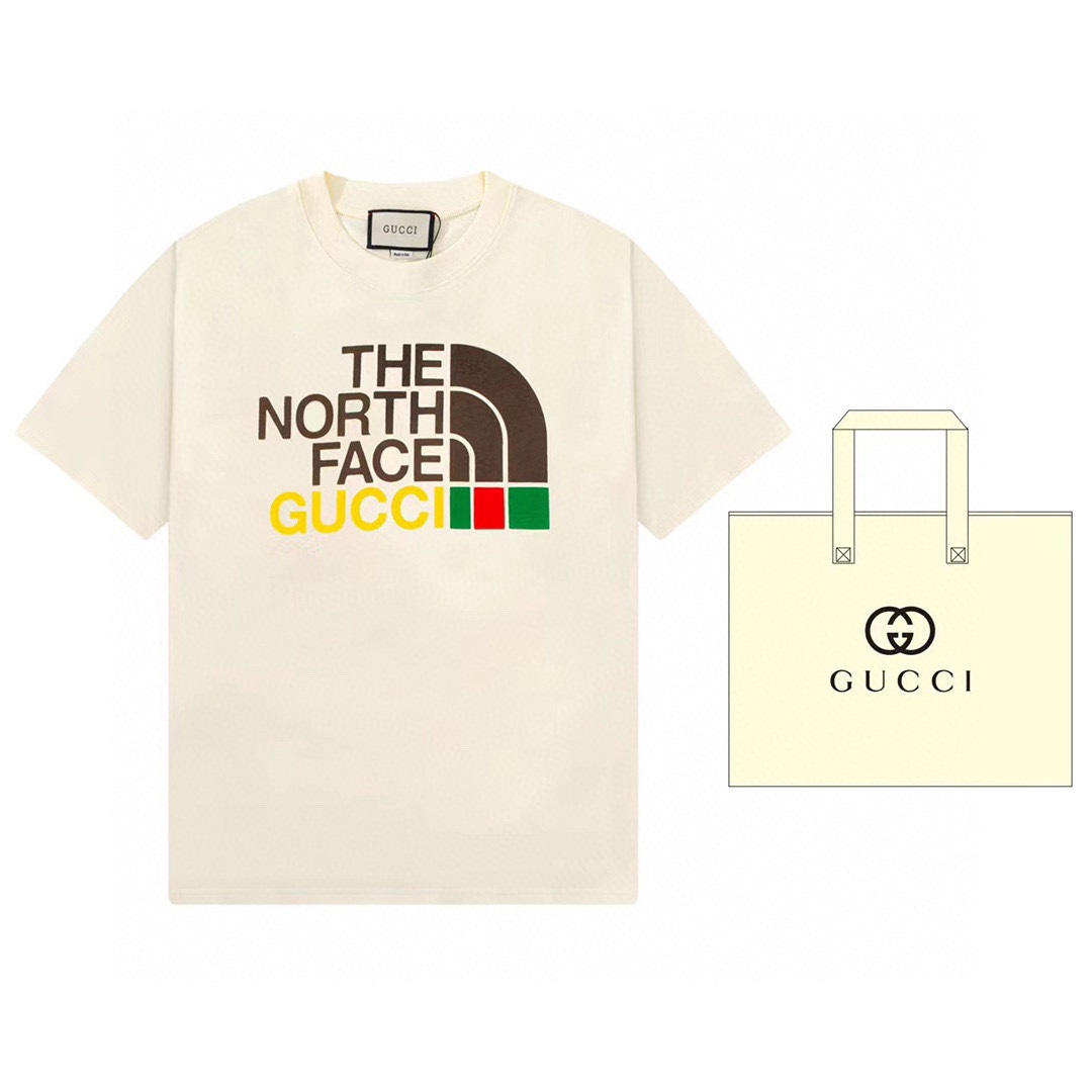 (+5 con bolsa de mano) Gucci The North Face y Gucci comparten una historia y valores similares, y mantienen el mismo es…