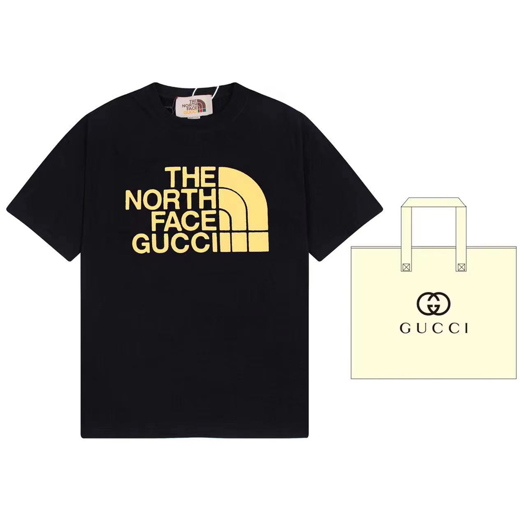 (+5 con bolsa de mano) Gucci The North Face y Gucci comparten una historia y valores similares, y mantienen el mismo es…