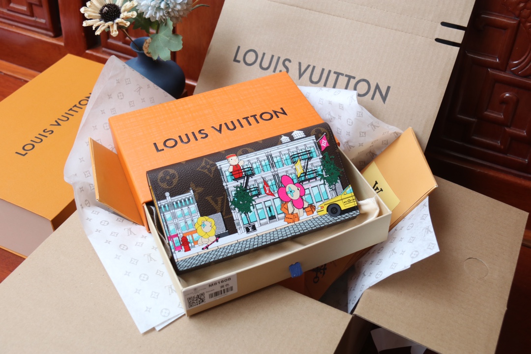 Louis Vuitton 独家 M82008这款Sarah钱包采用Damier Ebene帆布制作