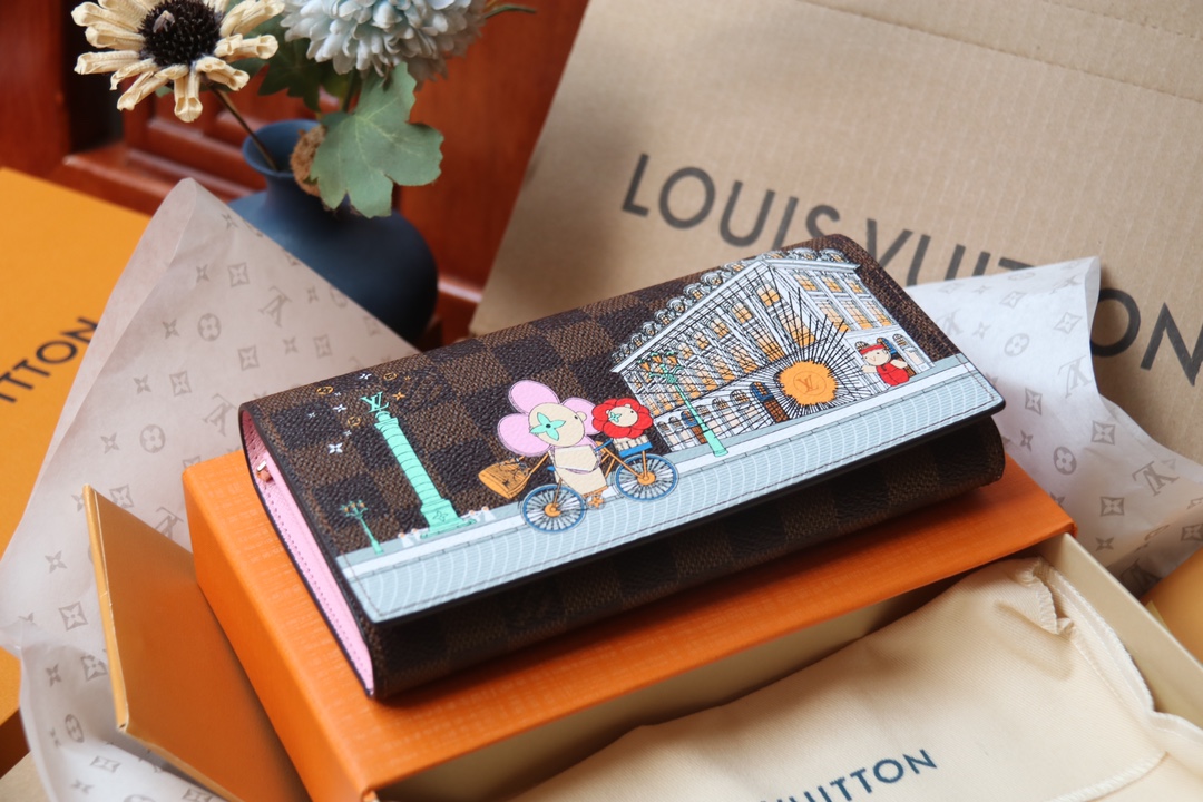 Louis Vuitton 独家 M63551这款Sarah钱包采用Damier Ebene帆布制作