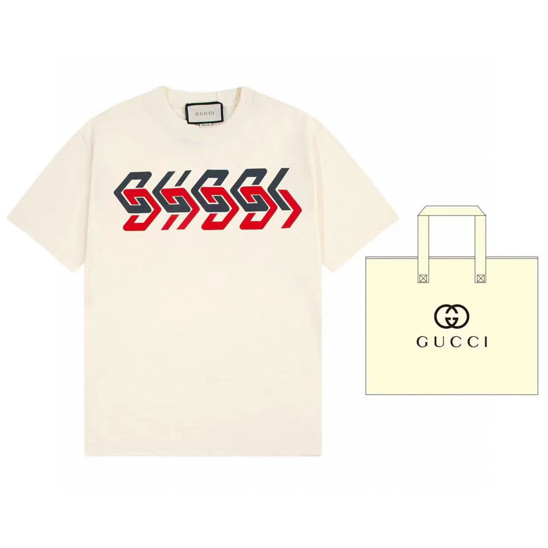 （➕5🉑配手提袋） Gucci 古驰 Gucci标识不断推陈出新，而镜像效果版备受各个系列青睐。《Aria-时尚咏叹调》系列推出全新镜像效果的Gucci标识设计。该印花与宽松造型设计相互衬托。 原版面料 官方同款 定制240克同缸染面料…