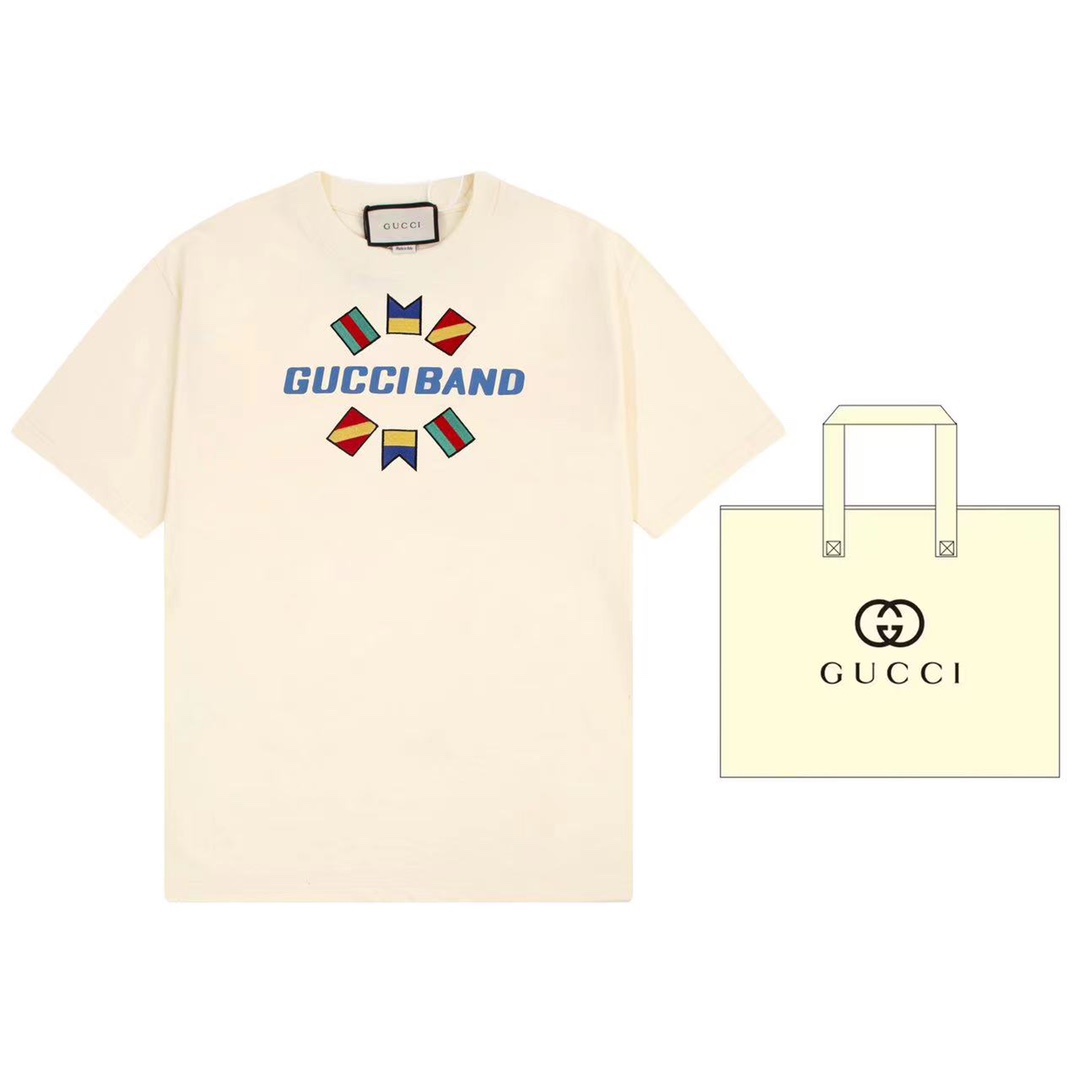 （➕5🉑配手提袋） Gucci 古驰 Gucci Band 旗帜刺绣大Logo短袖 原版面料 官方同款 定制240克同缸染面料 手感非常舒服 春夏最新砖柜同步 OS落肩版型 时尚又个性 超级百搭好看的一款 男女都非常合适 人手必备款 吊…