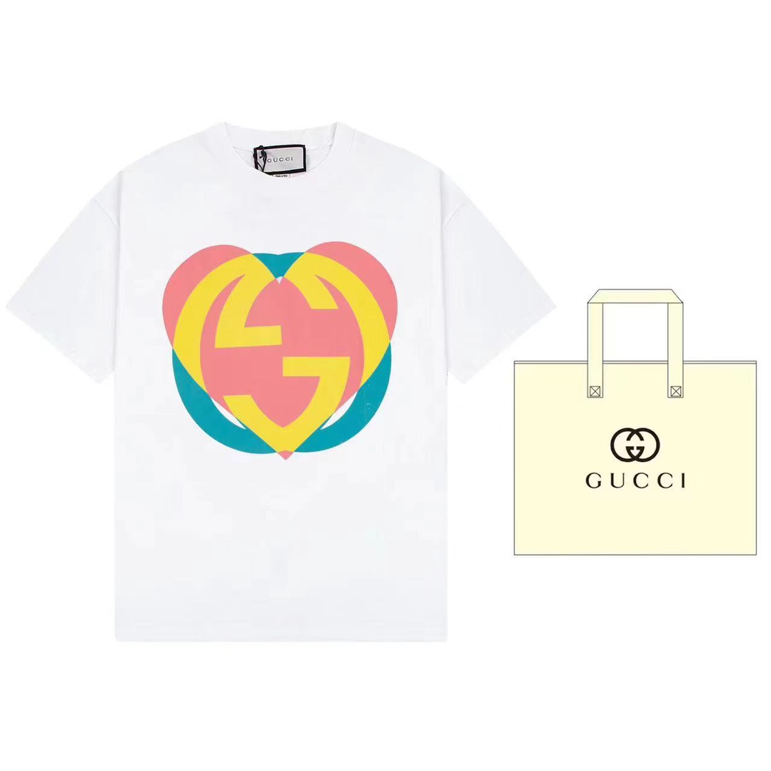 (+5 se puede equipar con bolsa de mano) Gucci Gucci El motivo de corazón combina colores vibrantes, detalles misterioso…