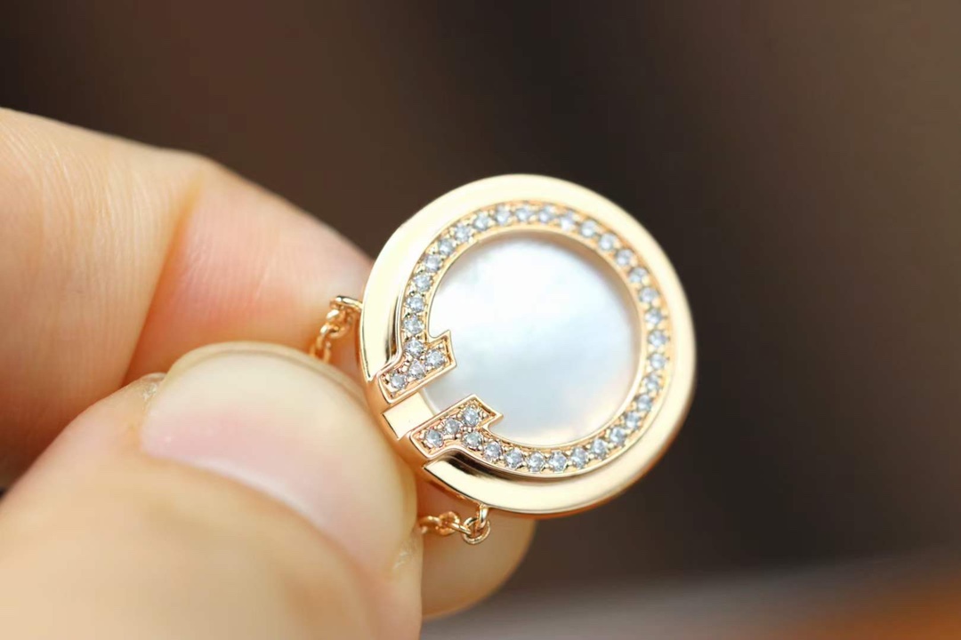 Tiffany & Co. Tiffany&Co.T two双t白贝母项链
