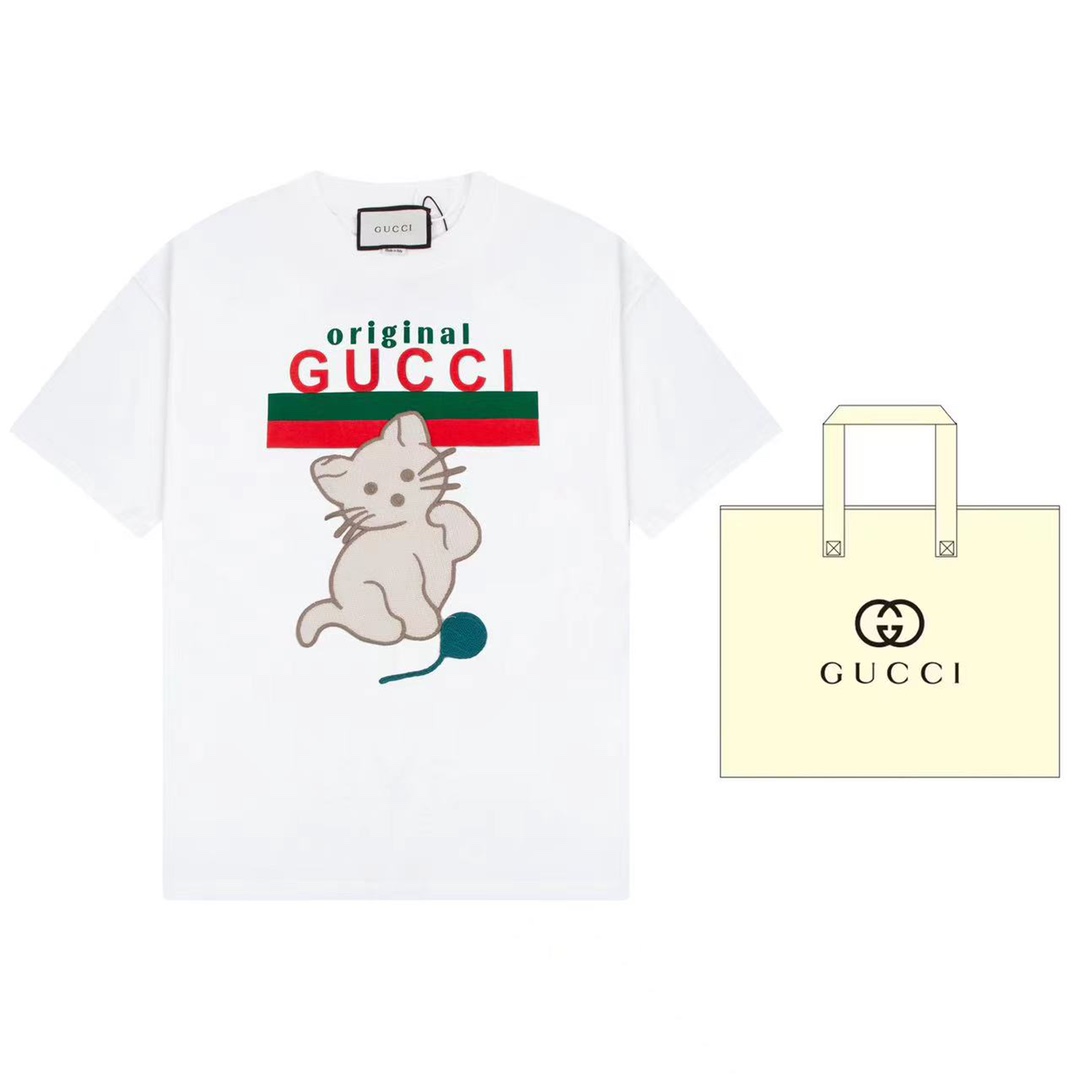 （➕5🉑配手提袋） Gucci 古驰 Camiseta de manga corta con bordado de gato y hortensia y logotipo de letras estampado. Tejido orig…