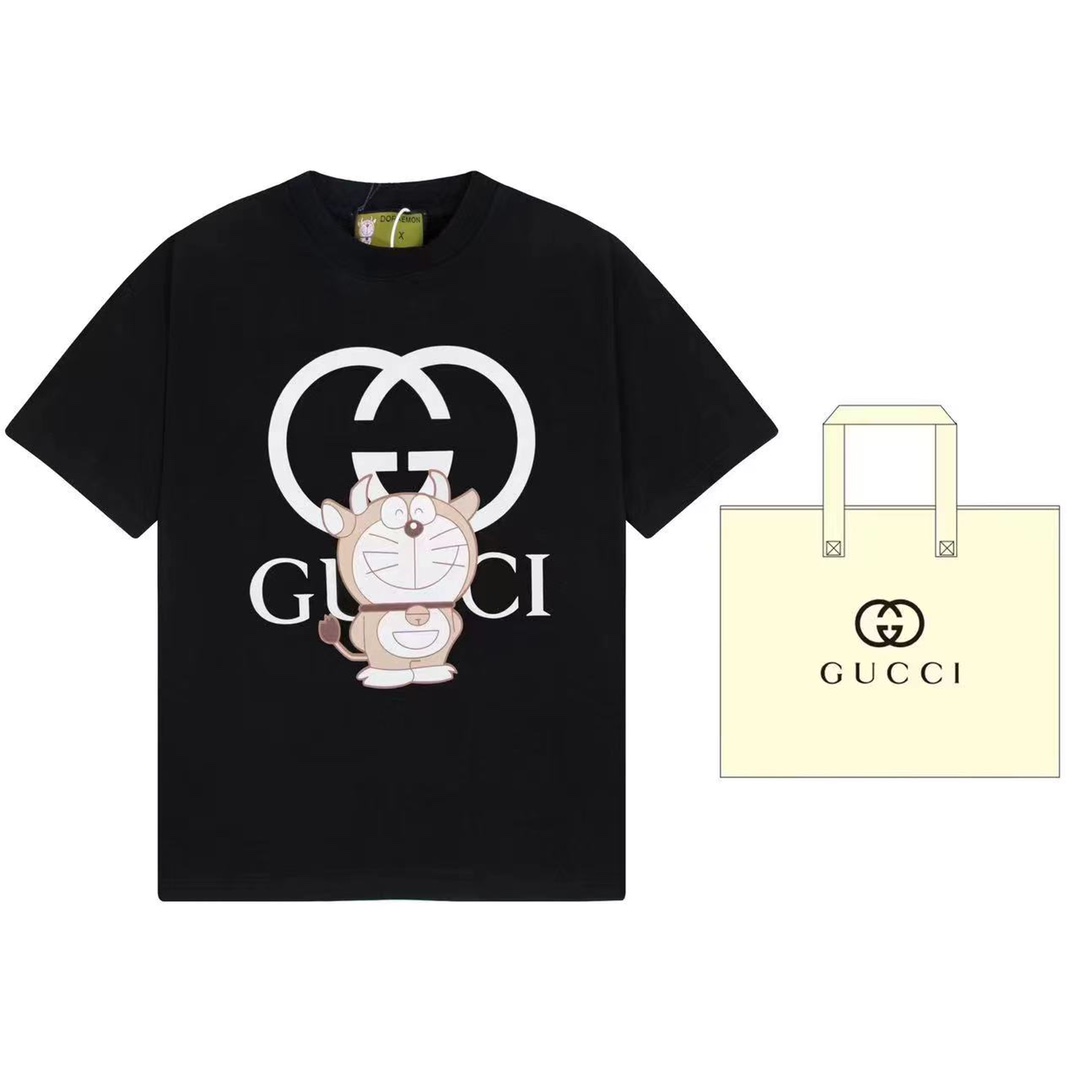 （➕5🉑配手提袋） Gucci 古驰 x Doraemon/哆啦A梦 联名款 哆啦A梦经典印花圆领短袖 原版面料 官方同款 定制240克同缸染面料 手感非常舒服 春夏最新砖柜同步 OS落肩版型 时尚又个性 超级百搭好看的一款 男女都非常…