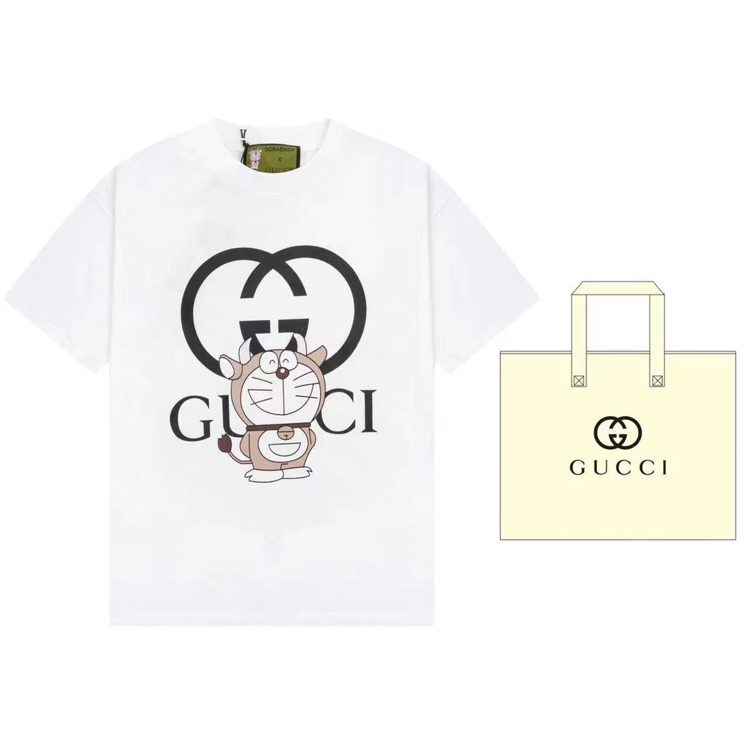 （➕5🉑配手提袋） Gucci 古驰 x Doraemon/哆啦A梦 联名款 哆啦A梦经典印花圆领短袖 原版面料 官方同款 定制240克同缸染面料 手感非常舒服 春夏最新砖柜同步 OS落肩版型 时尚又个性 超级百搭好看的一款 男女都非常…