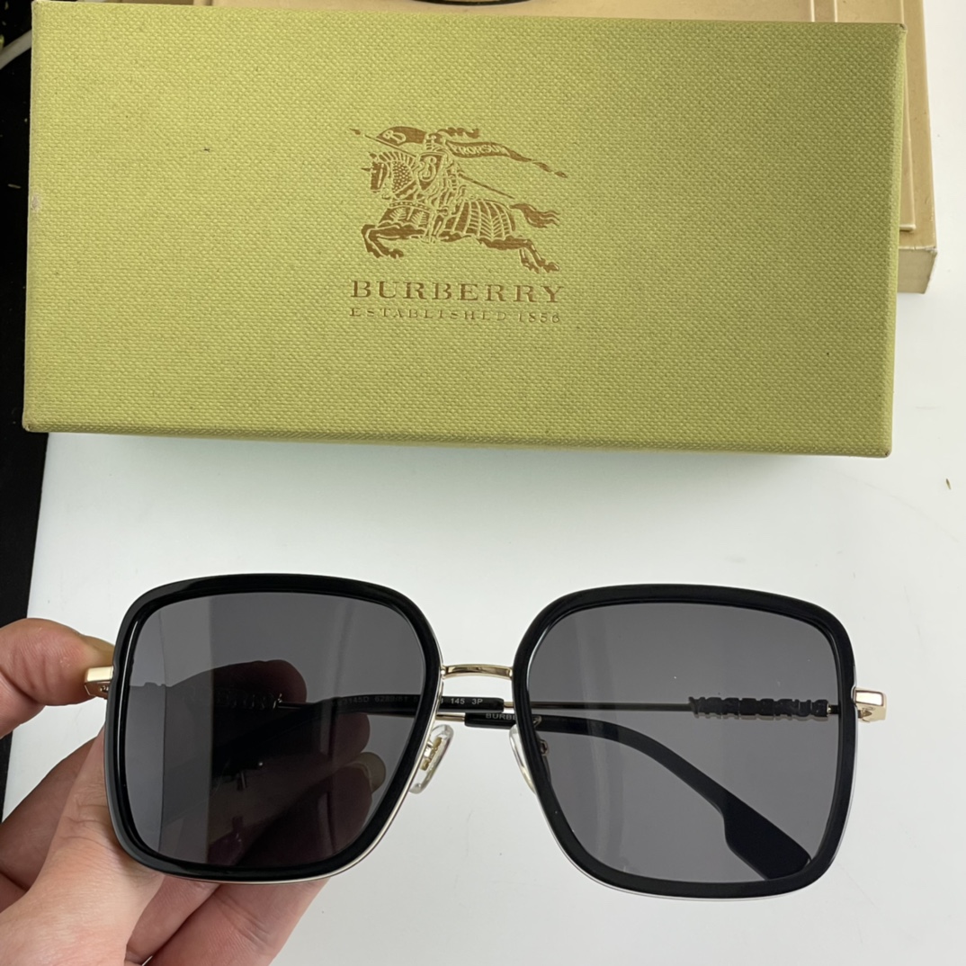 Burberry巴宝莉方框女士太阳眼镜