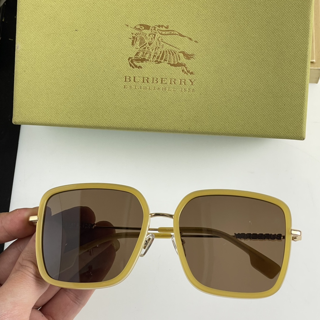 Burberry巴宝莉方框女士太阳眼镜