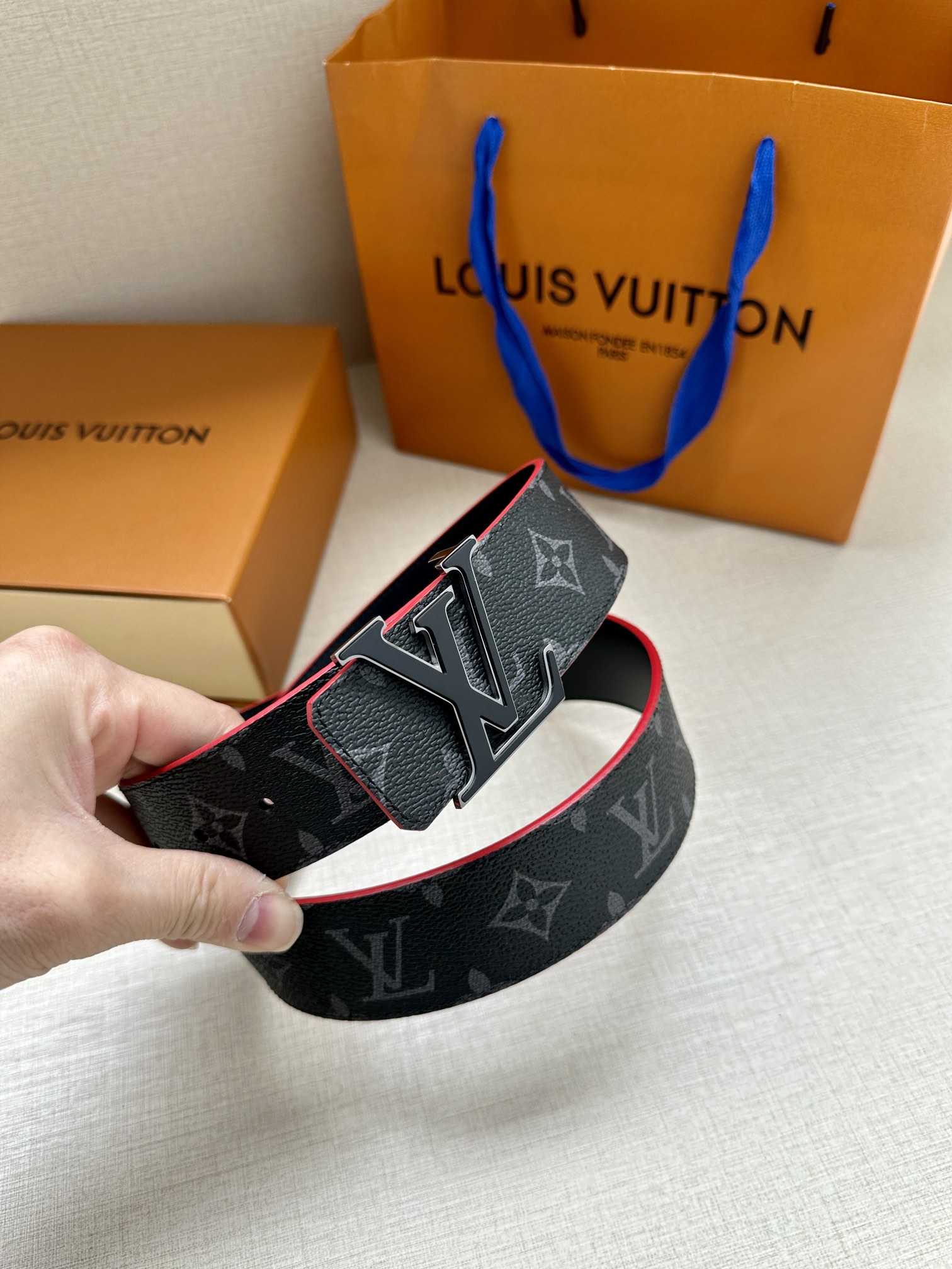 LVBroken双面腰带令LV字母搭