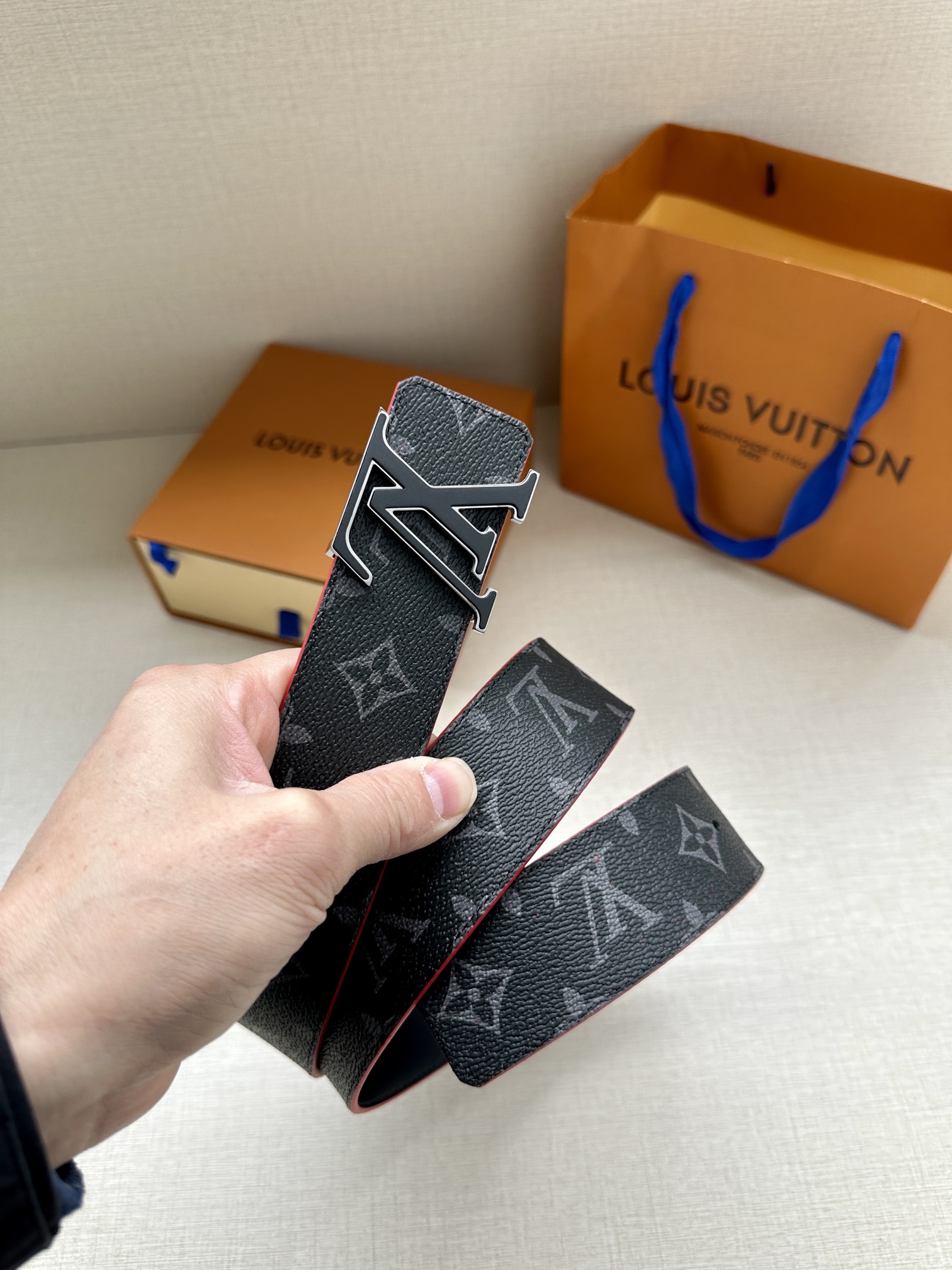 LVBroken双面腰带令LV字母搭