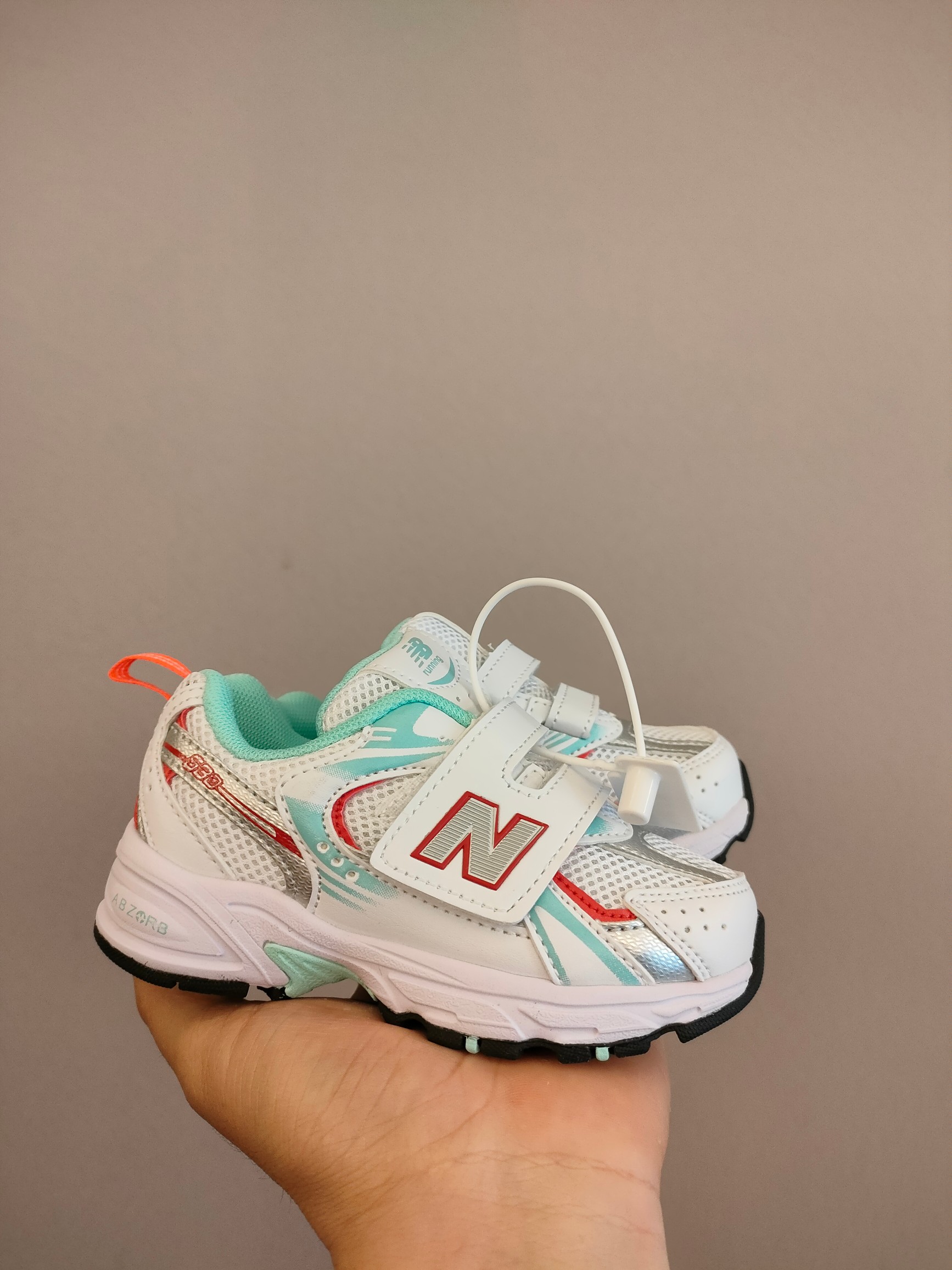 图片[2]-软材质+魔术贴+防臭海波丽鞋店 尺码26-37 带来经典系列 经典的530系列！该系列传承了品牌的诸多优点，大胆创新！堪称经典系列里的经典，也是最为热门的系列！时隔一年，再次带来的童鞋，必属重磅～-选品中心