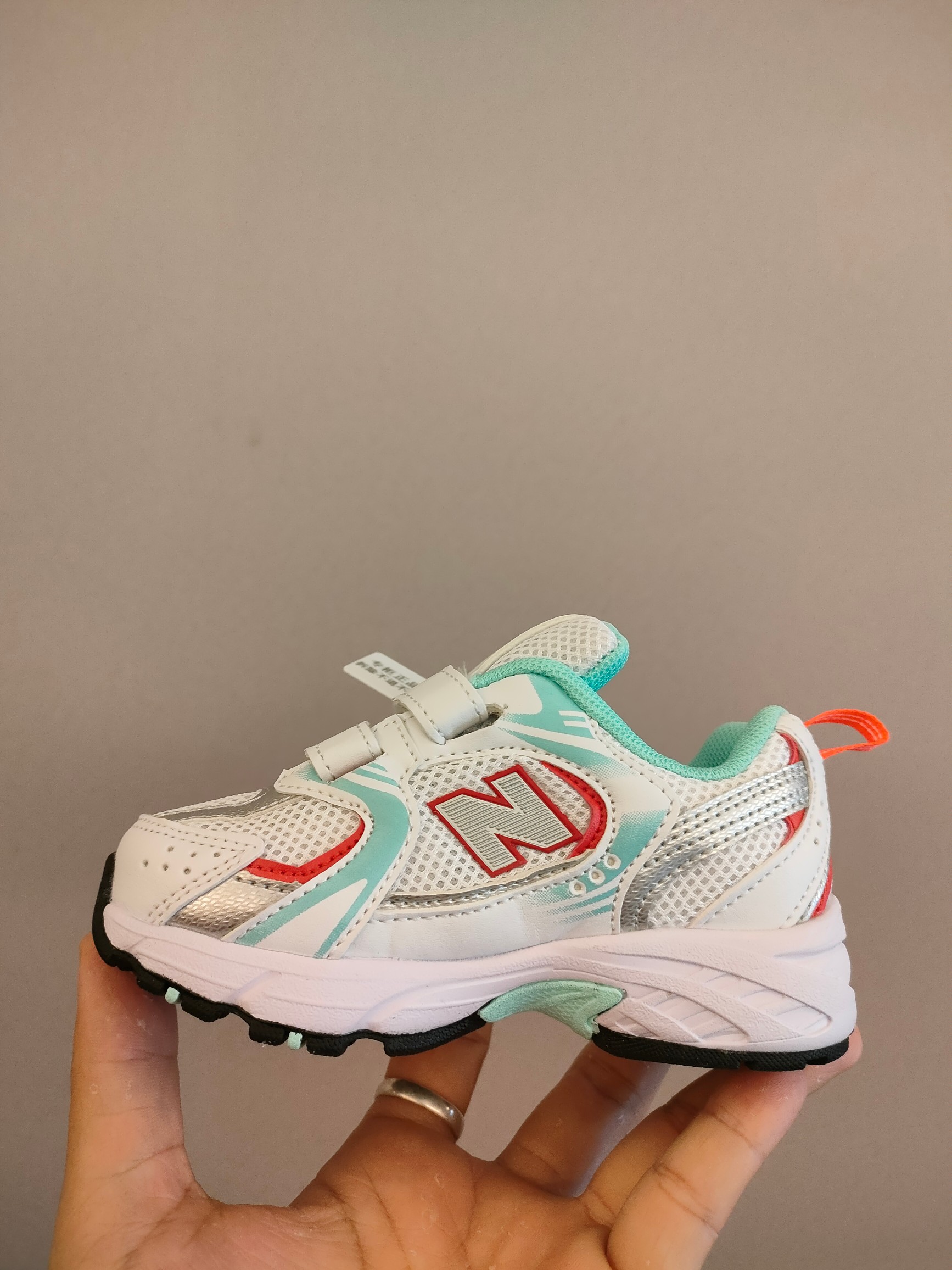 图片[5]-软材质+魔术贴+防臭海波丽鞋店 尺码26-37 带来经典系列 经典的530系列！该系列传承了品牌的诸多优点，大胆创新！堪称经典系列里的经典，也是最为热门的系列！时隔一年，再次带来的童鞋，必属重磅～-选品中心