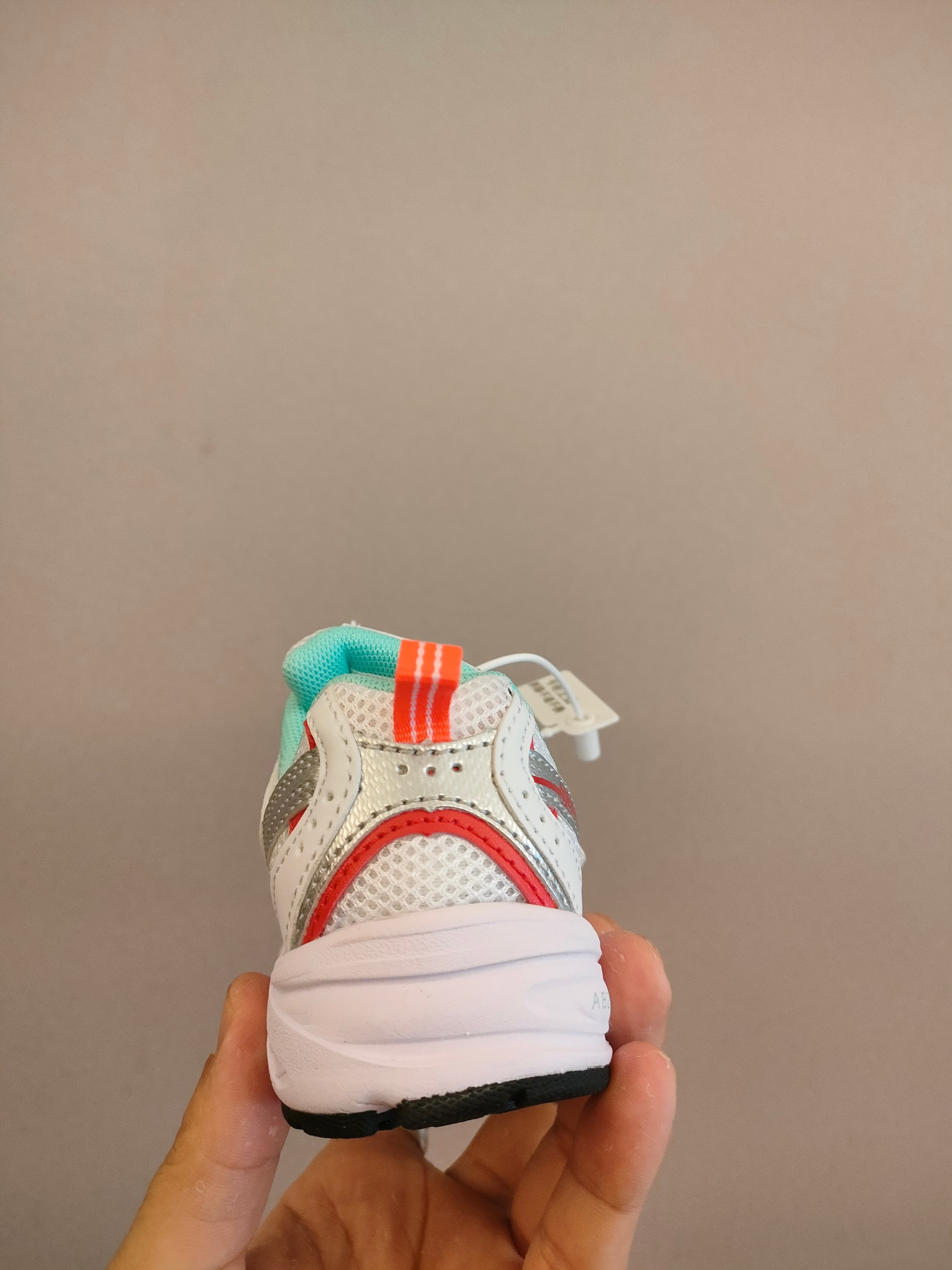 图片[6]-软材质+魔术贴+防臭海波丽鞋店 尺码26-37 带来经典系列 经典的530系列！该系列传承了品牌的诸多优点，大胆创新！堪称经典系列里的经典，也是最为热门的系列！时隔一年，再次带来的童鞋，必属重磅～-选品中心