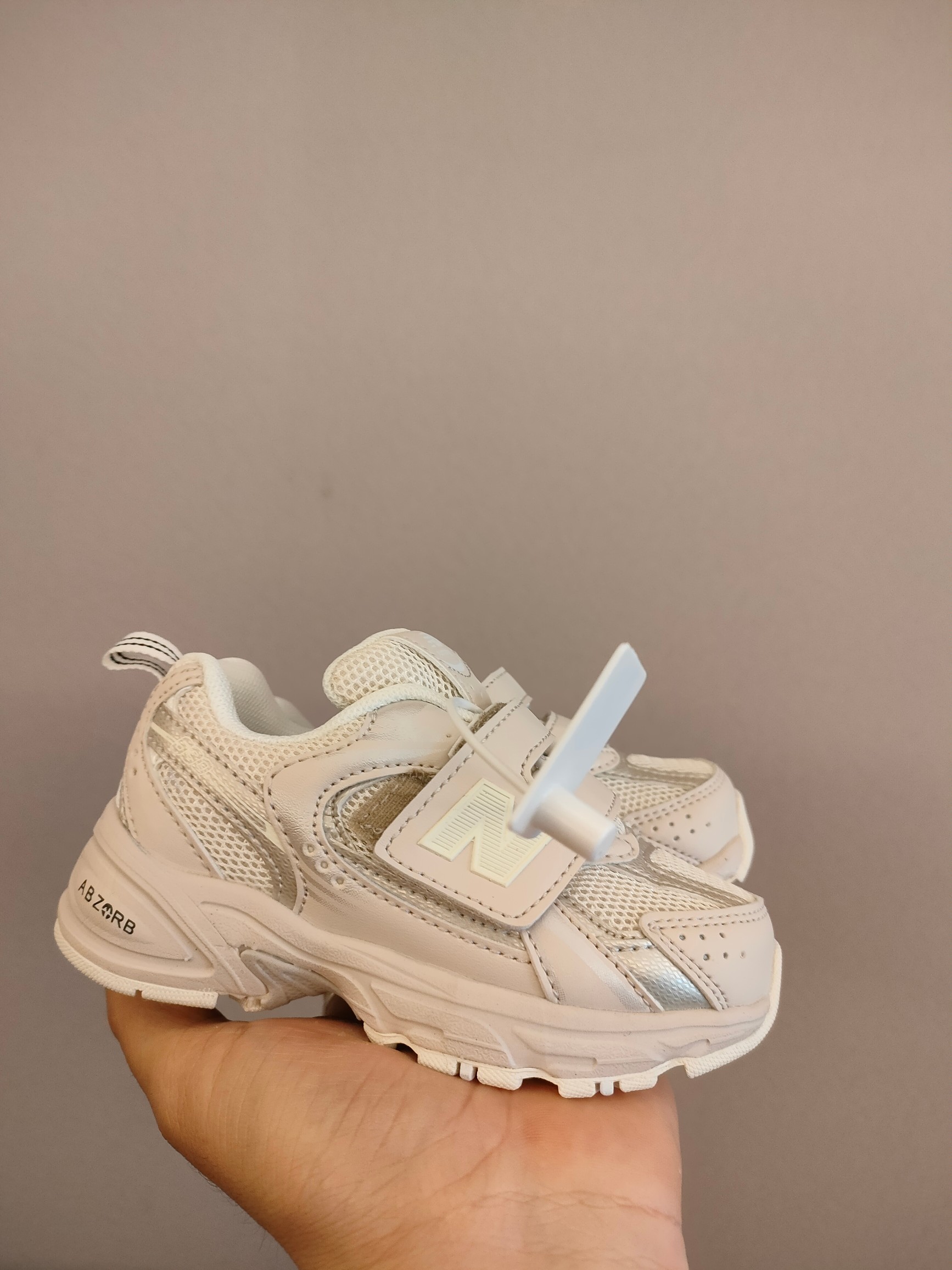 图片[2]-530魔术贴 软材质+魔术贴+防臭海波丽鞋店 尺码26-37 带来经典系列 经典的530系列！该系列传承了品牌的诸多优点，大胆创新！堪称经典系列里的经典，也是最为热门的系列！时隔一年，再次带来的童鞋，必属重磅～-选品中心