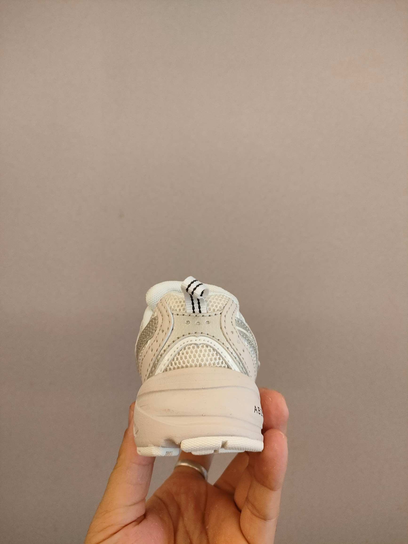 图片[6]-530魔术贴 软材质+魔术贴+防臭海波丽鞋店 尺码26-37 带来经典系列 经典的530系列！该系列传承了品牌的诸多优点，大胆创新！堪称经典系列里的经典，也是最为热门的系列！时隔一年，再次带来的童鞋，必属重磅～-选品中心