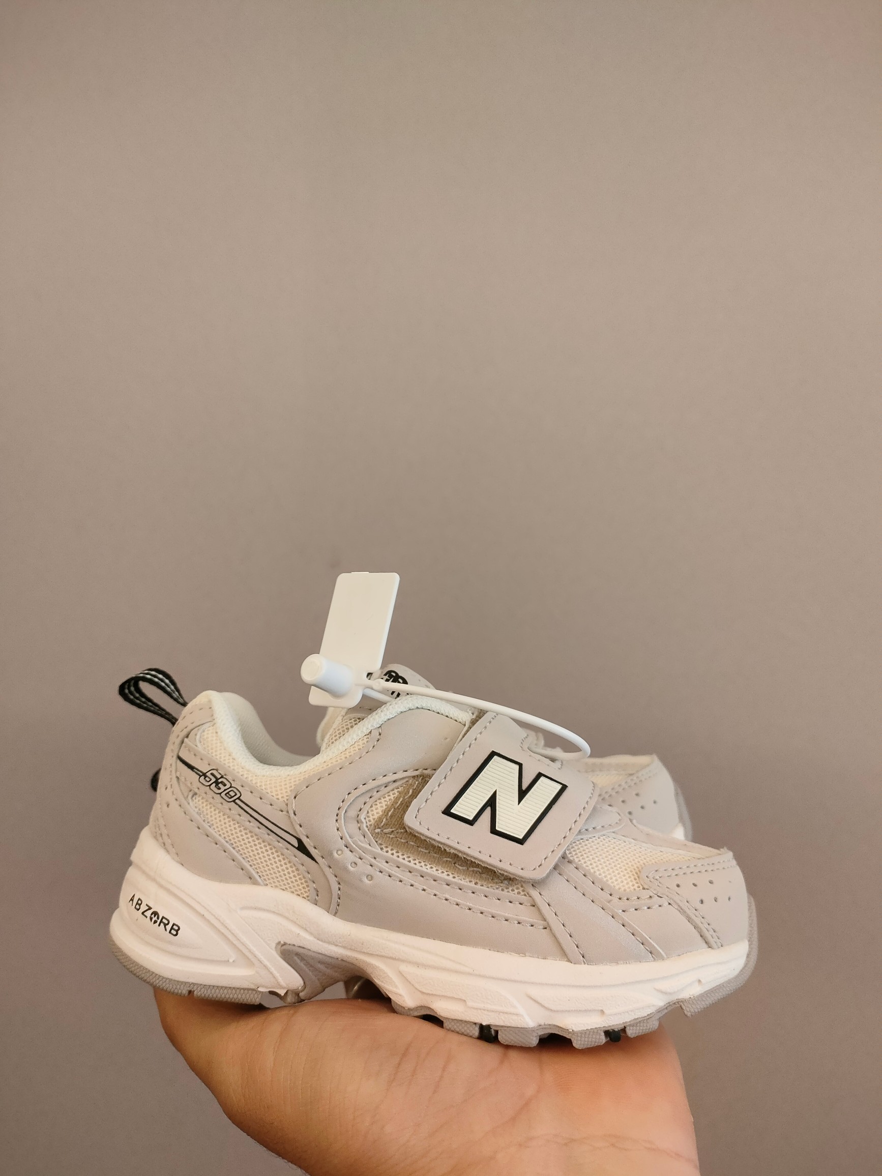 图片[2]-530魔术贴共10色 软材质+魔术贴+防臭海波丽鞋店 尺码26-37 带来经典系列 经典的530系列！该系列传承了品牌的诸多优点，大胆创新！堪称经典系列里的经典，也是最为热门的系列！时隔一年，再次带来的童鞋，必属重磅～-选品中心