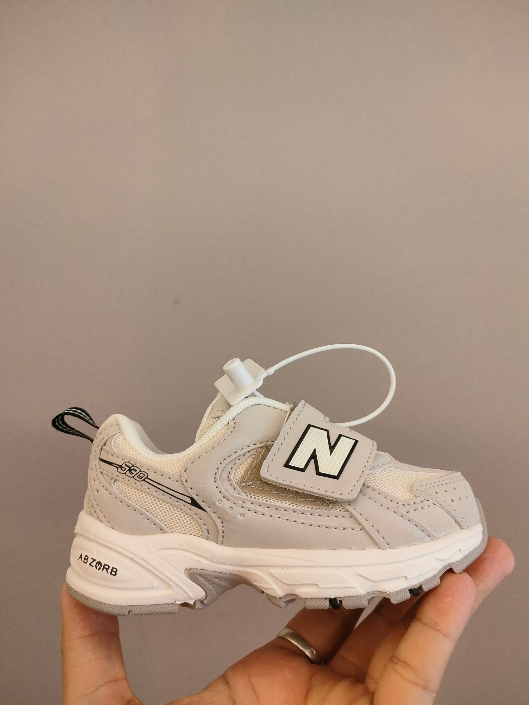 图片[3]-530魔术贴共10色 软材质+魔术贴+防臭海波丽鞋店 尺码26-37 带来经典系列 经典的530系列！该系列传承了品牌的诸多优点，大胆创新！堪称经典系列里的经典，也是最为热门的系列！时隔一年，再次带来的童鞋，必属重磅～-选品中心